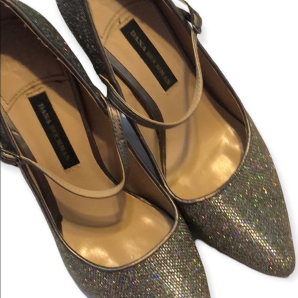 Dana Buchman Shoes - Ladies 9 m Dana Buchman silver sparkle pumps